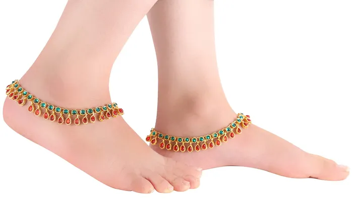 Yellow Chimes Traditional Captive Beauty Gold Plated Payal Anklets for Women and Girls Yellow Chimes Bracelets